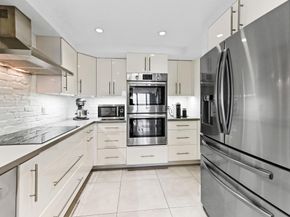 2425 Presidential Way 1806, West Palm Beach FL 33401