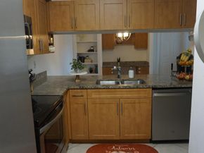 6511 Emerald Dunes Drive 208, West Palm Beach FL 33411