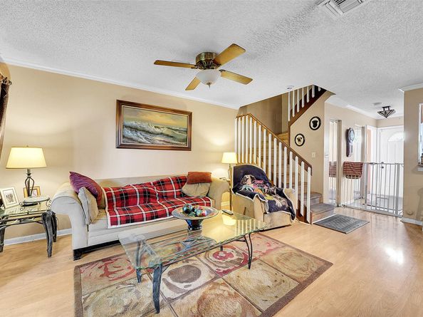 809 Crystal Lake Dr 809, Deerfield Beach FL 33064