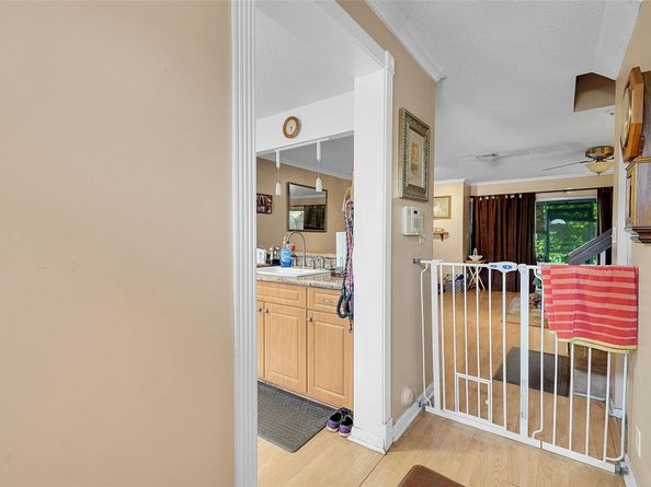 809 Crystal Lake Dr 809, Deerfield Beach FL 33064