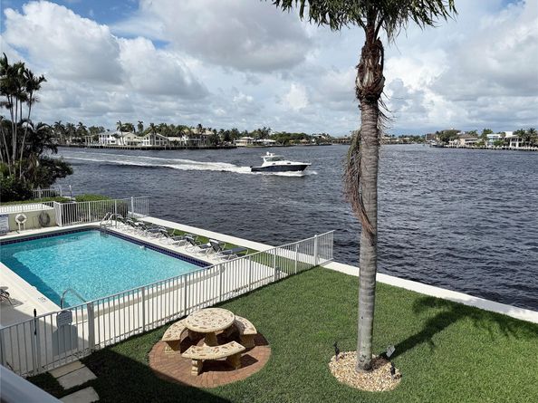 1105 S Riverside Dr 205, Pompano Beach FL 33062
