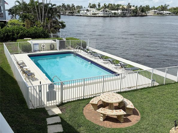 1105 S Riverside Dr 205, Pompano Beach FL 33062