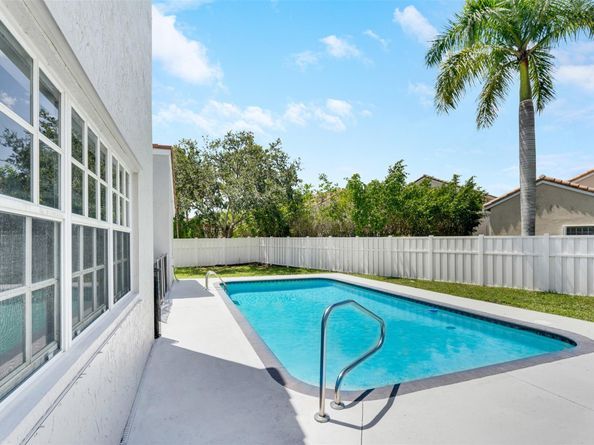 558 Slippery Rock Rd, Weston FL 33327