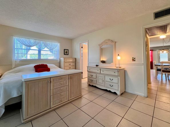 76 Dorchester D, West Palm Beach FL 33417