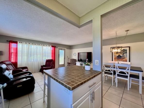 76 Dorchester D, West Palm Beach FL 33417