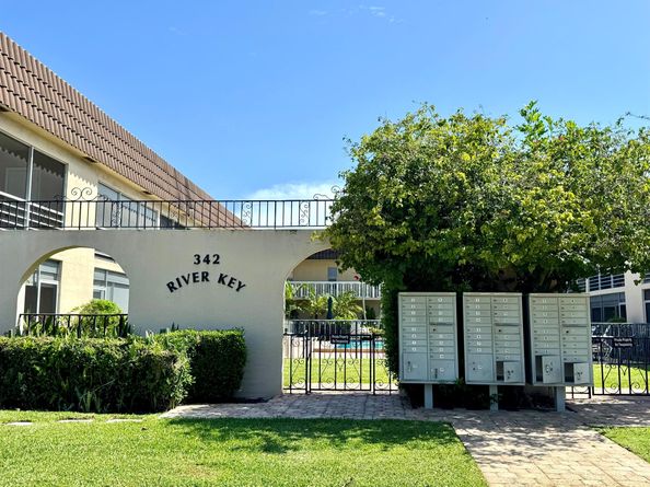 342 Southwind Drive 211, North Palm Beach FL 33408