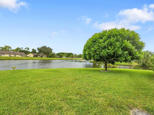468 Long Bow Ct 468, Royal Palm Beach FL 33411