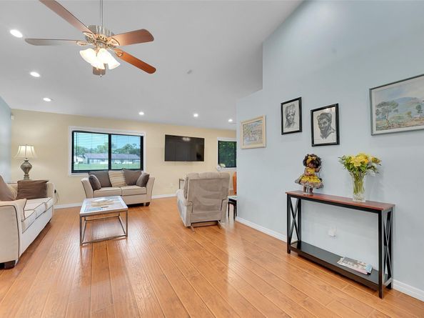 468 Long Bow Ct 468, Royal Palm Beach FL 33411