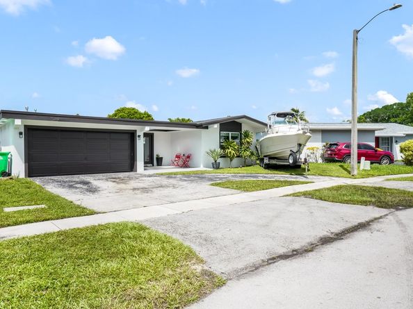 2051 NW 93rd Ln, Sunrise FL 33322