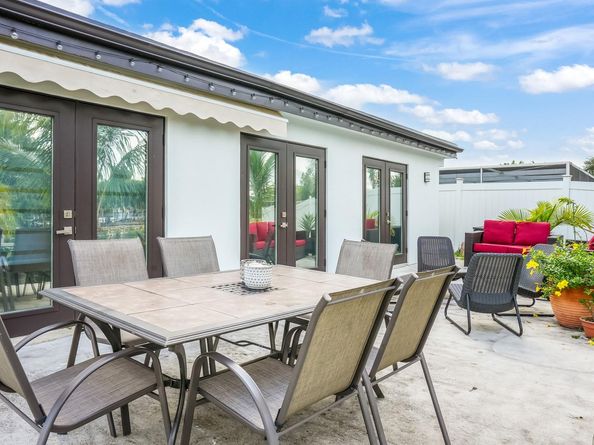 2051 NW 93rd Ln, Sunrise FL 33322