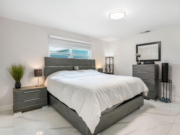 2051 NW 93rd Ln, Sunrise FL 33322