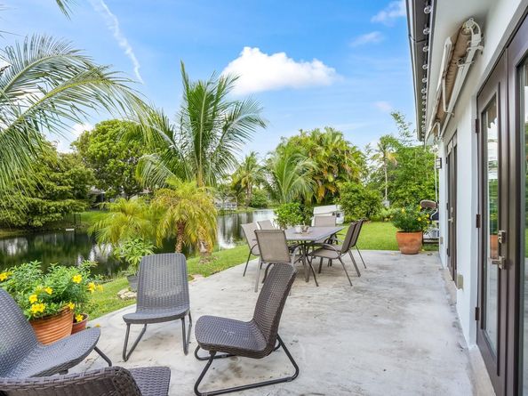 2051 NW 93rd Ln, Sunrise FL 33322