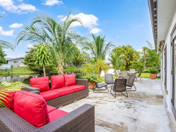 2051 NW 93rd Ln, Sunrise FL 33322