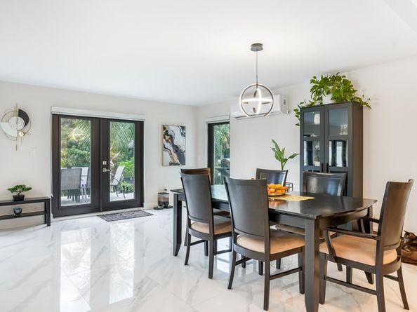 2051 NW 93rd Ln, Sunrise FL 33322