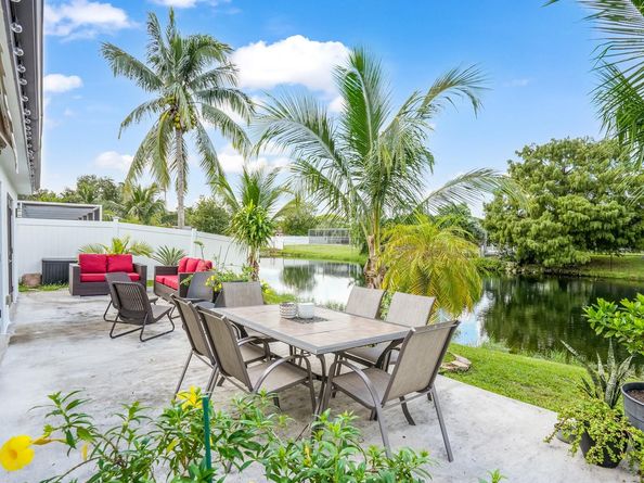 2051 NW 93rd Ln, Sunrise FL 33322