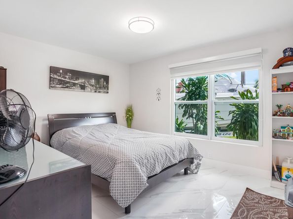 2051 NW 93rd Ln, Sunrise FL 33322