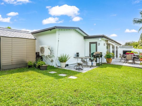 2051 NW 93rd Ln, Sunrise FL 33322