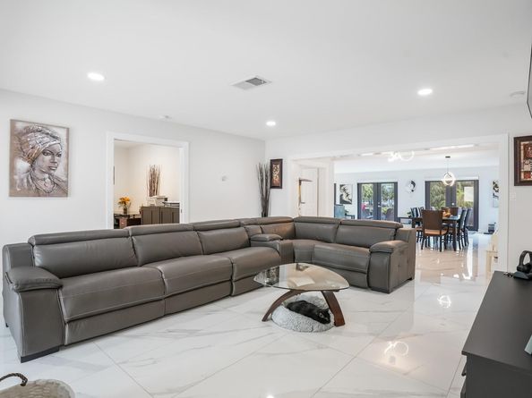 2051 NW 93rd Ln, Sunrise FL 33322