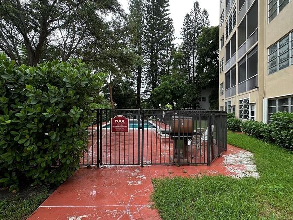 1101 Crystal Lake Dr 608, Deerfield Beach FL 33064