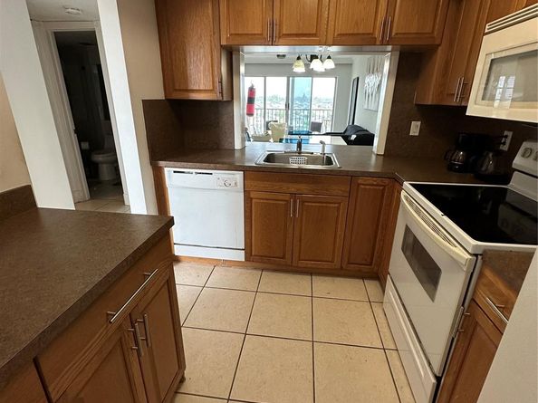 1101 Crystal Lake Dr 608, Deerfield Beach FL 33064