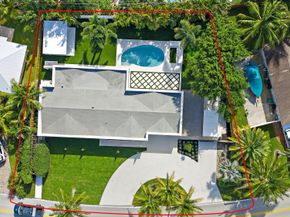391 W Riverside Drive, Tequesta FL 33469