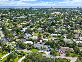 391 W Riverside Drive, Tequesta FL 33469