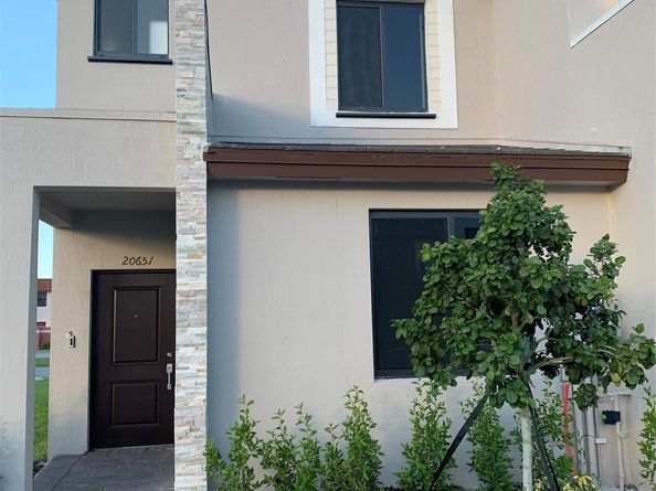 20651 NE 7 Pl, Miami FL 33179