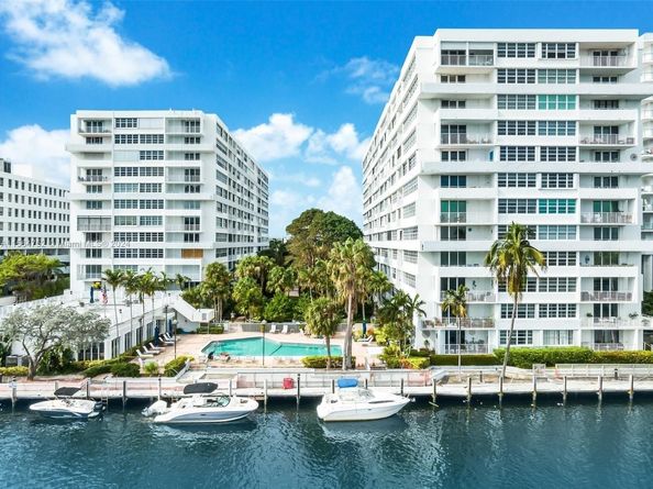 1160 N Federal Hwy 1118, Fort Lauderdale FL 33304