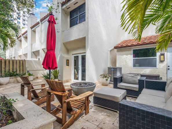 810 SE 2nd Street F, Fort Lauderdale FL 33301