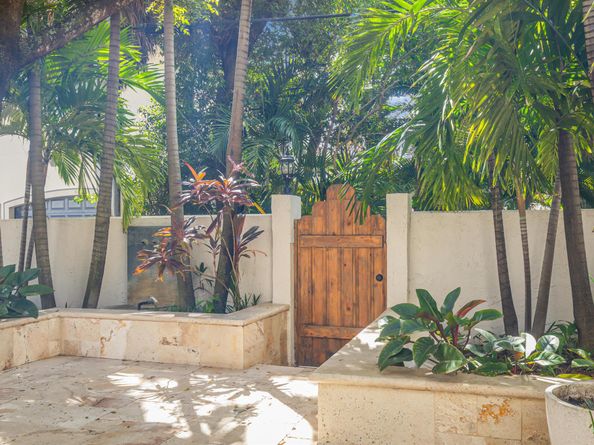 810 SE 2nd Street F, Fort Lauderdale FL 33301