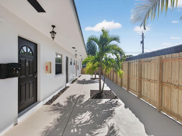 109 SE 11th Avenue 13, Pompano Beach FL 33060