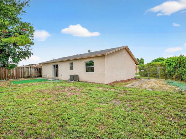 6282 Wauconda Way W, Lake Worth FL 33463