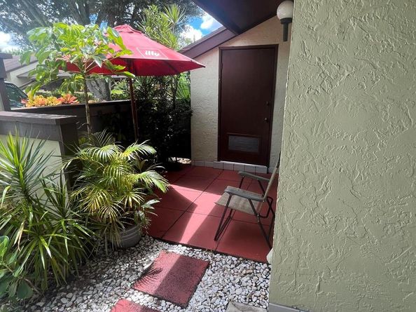 450 Knollwood Court, Royal Palm Beach FL 33411