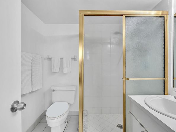 1051 Hillsboro Mile 907E, Pompano Beach FL 33062
