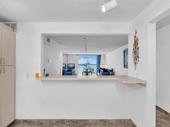 1051 Hillsboro Mile 907E, Pompano Beach FL 33062