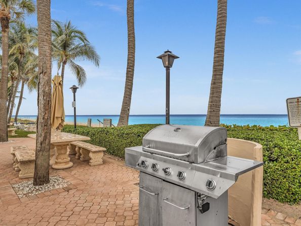 1051 Hillsboro Mile 907E, Pompano Beach FL 33062
