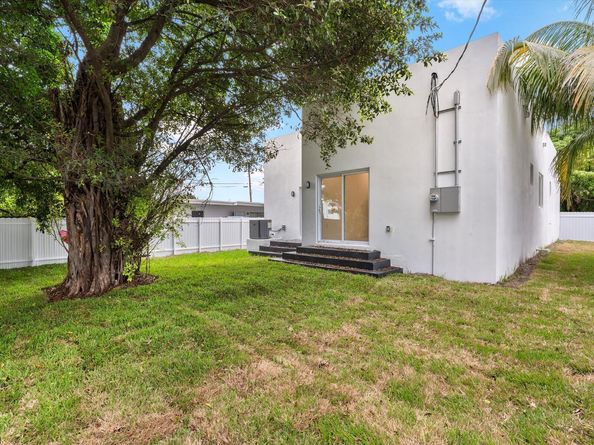 533 NW 16th Avenue, Fort Lauderdale FL 33311