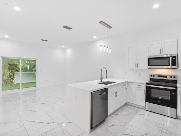 533 NW 16th Avenue, Fort Lauderdale FL 33311