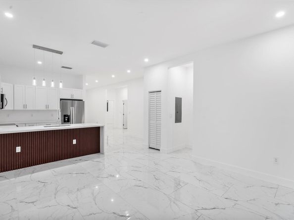 533 NW 16th Avenue, Fort Lauderdale FL 33311