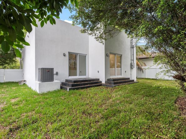 533 NW 16th Avenue, Fort Lauderdale FL 33311