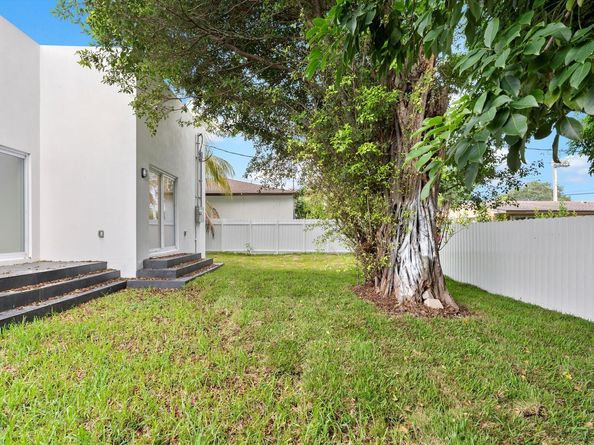 533 NW 16th Avenue, Fort Lauderdale FL 33311