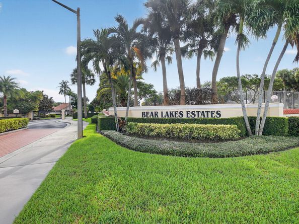 2525 Seminole Circle, West Palm Beach FL 33409