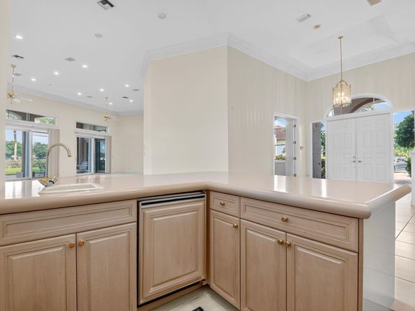 2525 Seminole Circle, West Palm Beach FL 33409