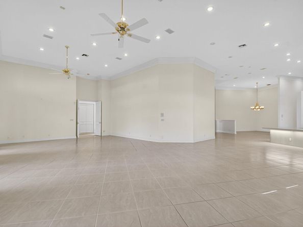 2525 Seminole Circle, West Palm Beach FL 33409