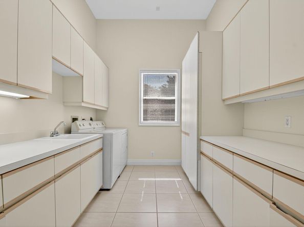 2525 Seminole Circle, West Palm Beach FL 33409