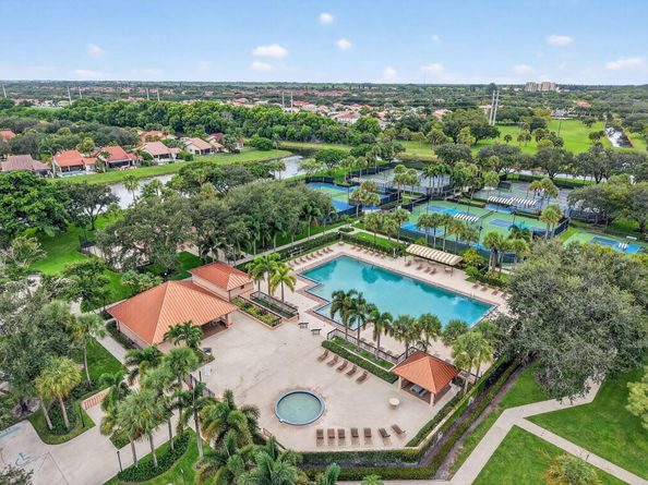 2525 Seminole Circle, West Palm Beach FL 33409