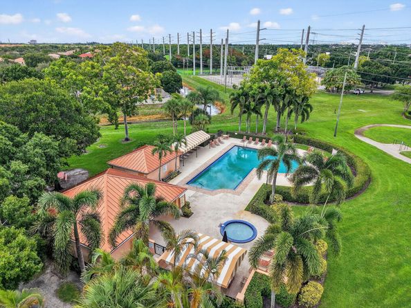 2525 Seminole Circle, West Palm Beach FL 33409