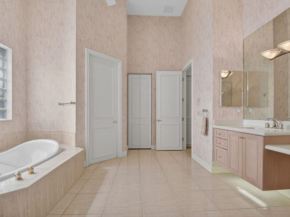 2525 Seminole Circle, West Palm Beach FL 33409