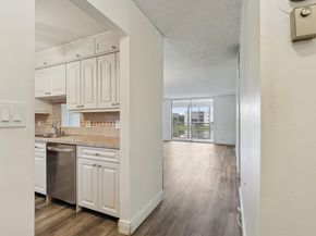 1024 SE 4th Ave 204, Dania Beach FL 33004