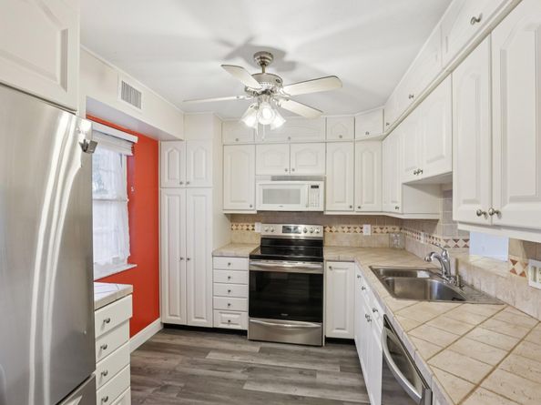 1024 SE 4th Ave 204, Dania Beach FL 33004